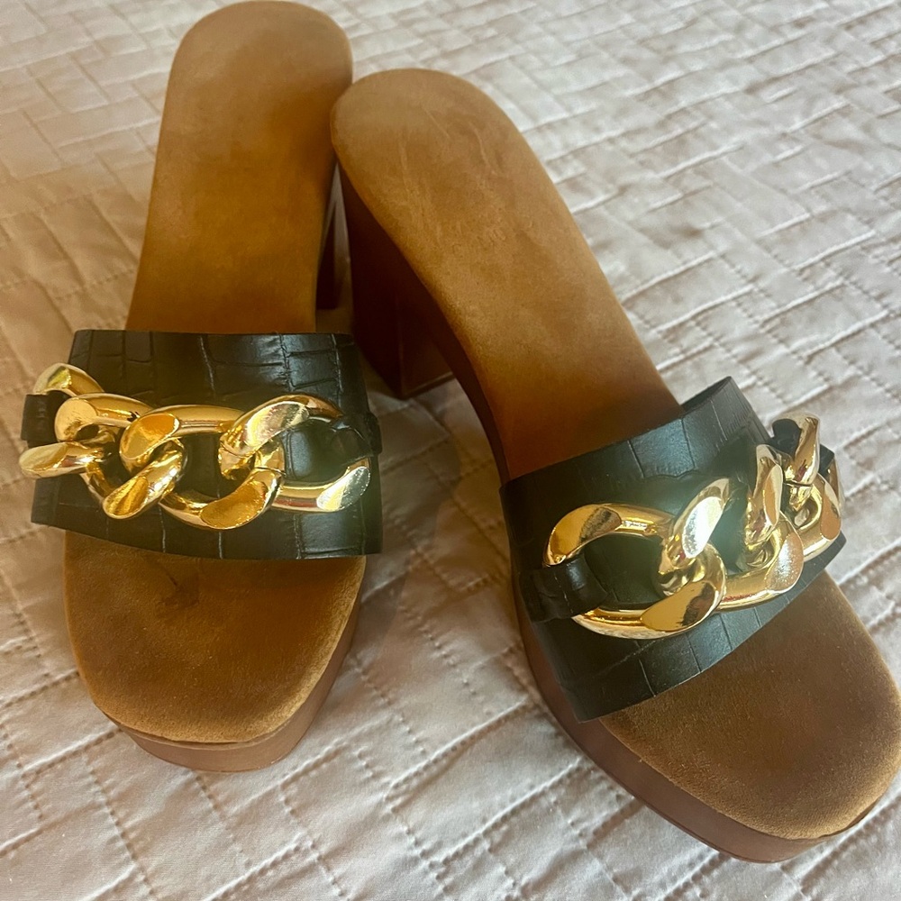 Size 10 Vince Camuto black sandals withh wooden heels only worn 1x